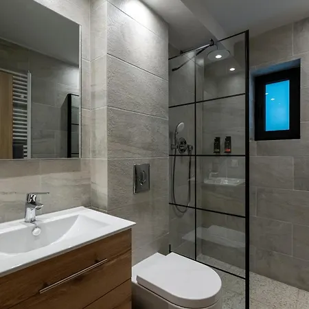 Asklipiou Cube - Mediterranean Kalamata