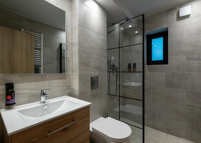 Asklipiou Cube - Mediterranean Kalamata